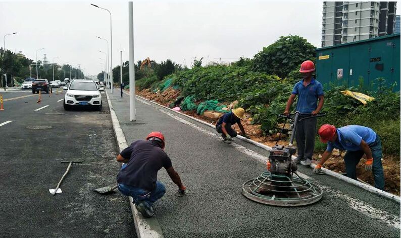 西海岸新区完成对五台山路的透水地坪改造工程