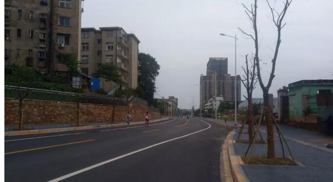 通车啦！经开区首条彩色透水砼道路完工通车